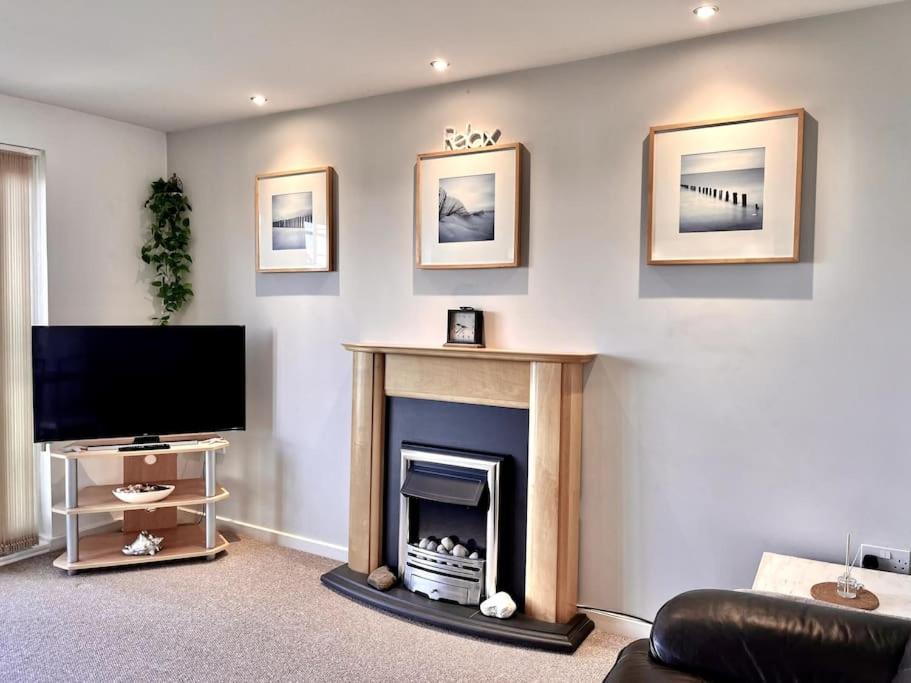 Beachfront Bliss With Spectacular Views Llanelli Exterior photo