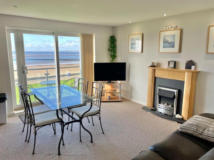 Beachfront Bliss With Spectacular Views Llanelli Exterior photo
