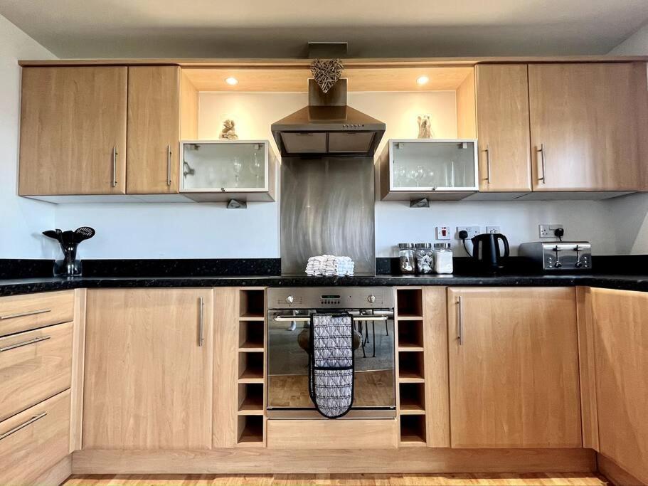 Beachfront Bliss With Spectacular Views Llanelli Exterior photo